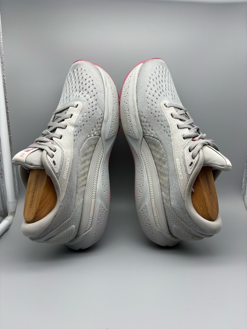 Brooks | Adrenaline GTS 24 Running Shoes - Gray Pink ; Womens 7 - Picture 4 of 8